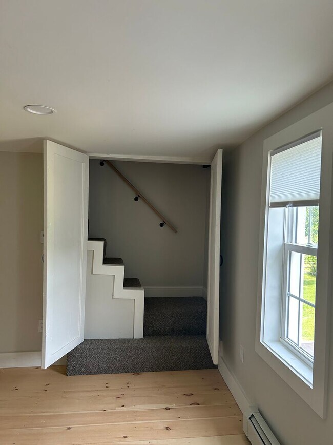 Building Photo - PRICE REDUCTION - Beautiful renovated 5 be...