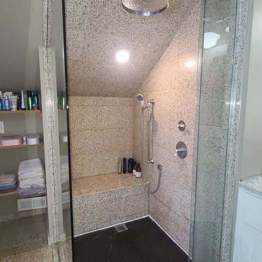 Master Bath - 528 19th Ave NE