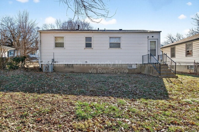 Building Photo - 207 Anistasia Dr