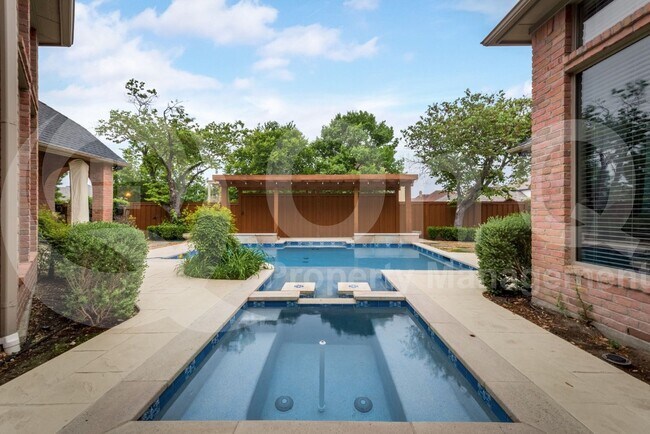 Building Photo - 5224 Longvue Dr