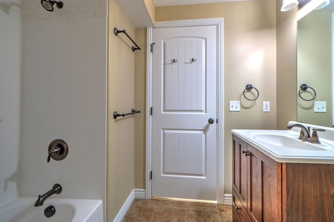 Building Photo - Traverse Mountain Pet Friendly Home.