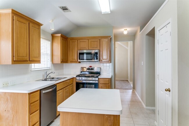 Building Photo - 3914 Randall Ln