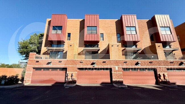 Building Photo - 330 S Farmer Ave