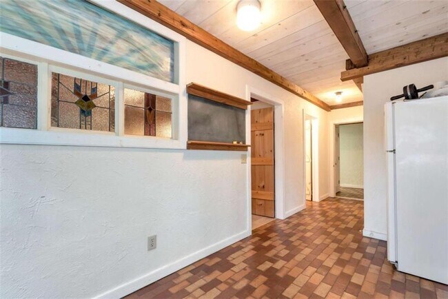 Building Photo - 3978 Pineshore Cir