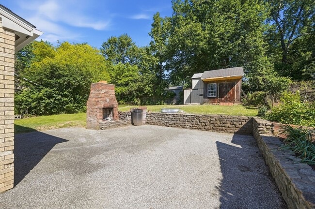Building Photo - Newly Renovated Three Bed available to rent with move-in special!