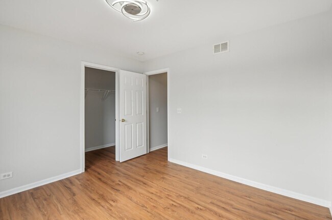 Building Photo - 2333 Summerlin Dr