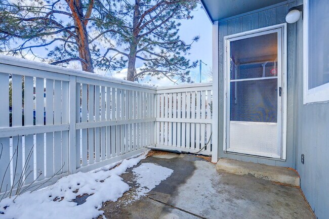 Building Photo - $1,940.95, 2-bed, 2-bath located in Denver