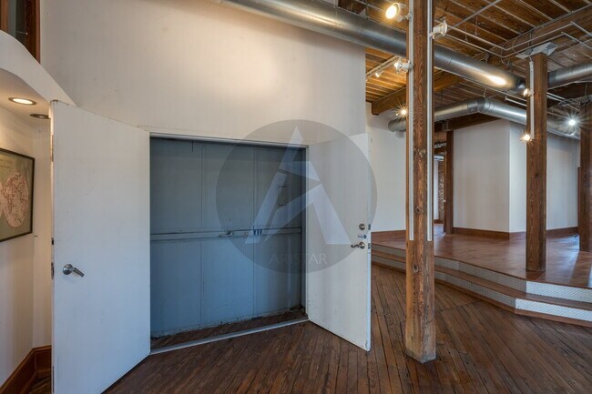 Building Photo - Luxury Penthouse Loft – 3,200 sq. ft. Down...
