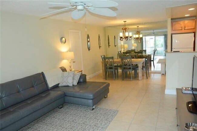 Building Photo - 6499 Bay Club Dr
