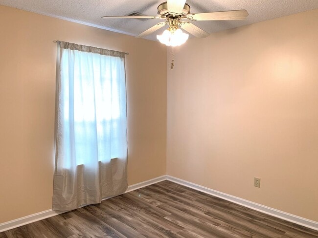 Building Photo - Nice Condo close to RAFB