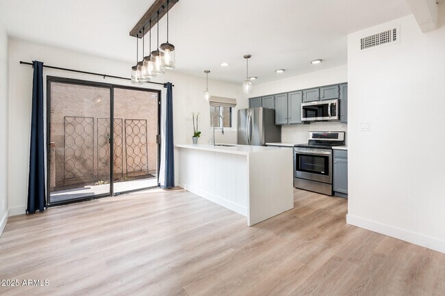 Building Photo - 6430 N 77th Way