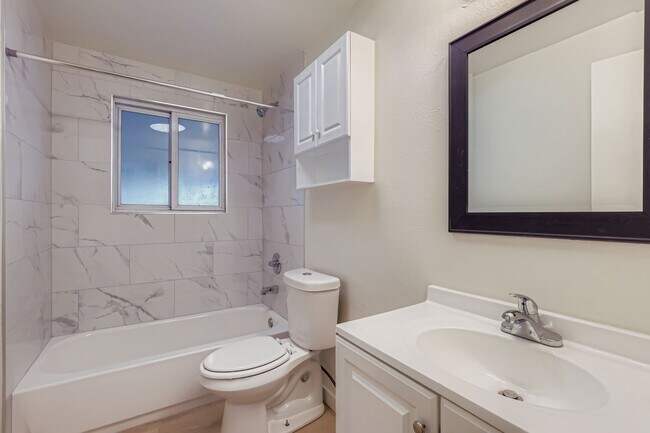 Building Photo - 4945 Wyandot St