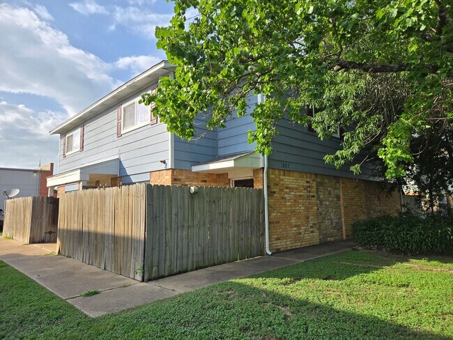 Building Photo - 1807 Treehouse Trail