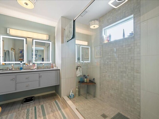 Building Photo - 3603 W Canal Dr