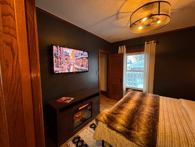 Building Photo - 717 S Fairview St