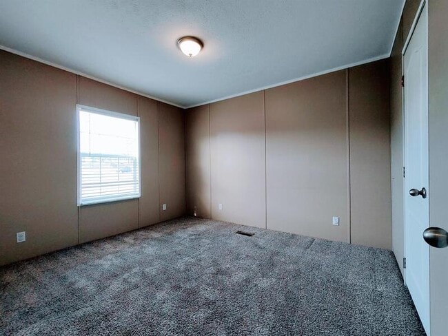 Building Photo - 205 W Tower Ln