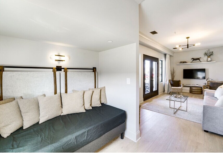 Building Photo - 411 S Rath Ave