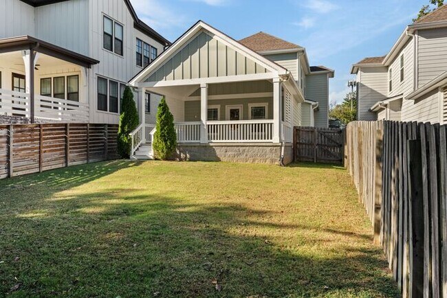 Building Photo - Stunning Home in Melrose 12 South Area...D...