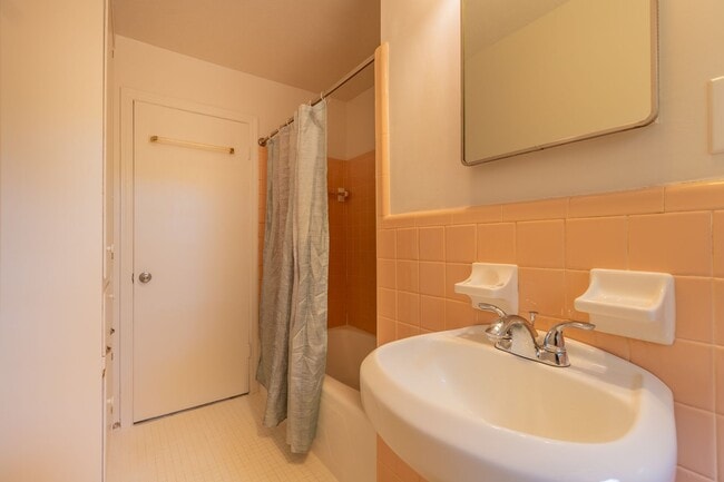Building Photo - Newly Renovated 3/1.5 Home in East Columbus