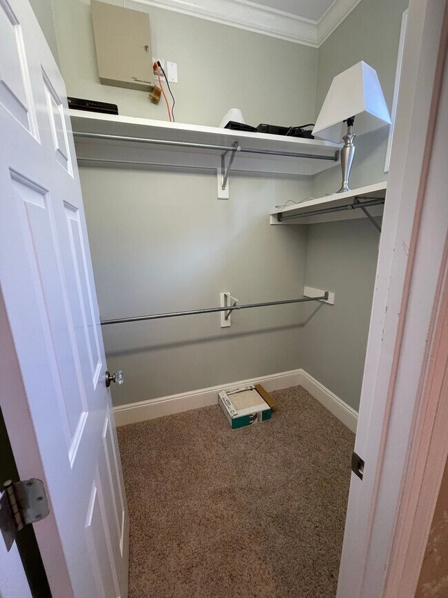 Building Photo - Avialable now!! 2 Bedroom, 2 Bath Cottage ...