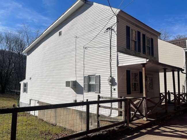 Building Photo - 532 Oakland Ave