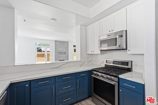 Building Photo - 2311 Schader Dr
