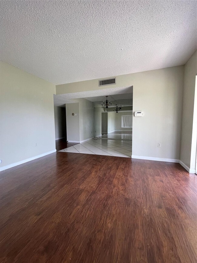 Building Photo - 4158 Inverrary Dr