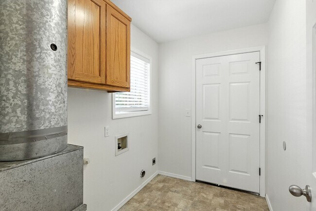 Building Photo - Single Family Ranch in Silverton