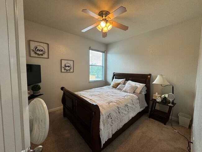 Building Photo - Texas Size Home!! Featuring over 2700 sq ft
