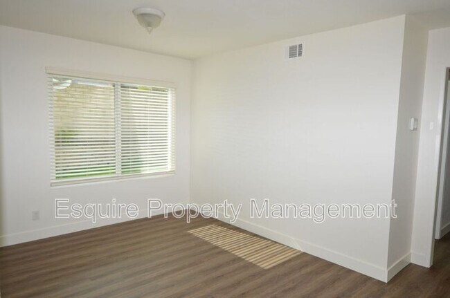 Building Photo - 5190 Laurel Park Dr