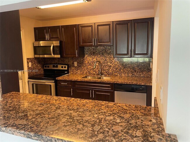 Building Photo - 210 Lakeview Dr