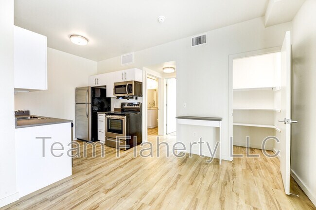 Building Photo - 1220 Mapleton Ave