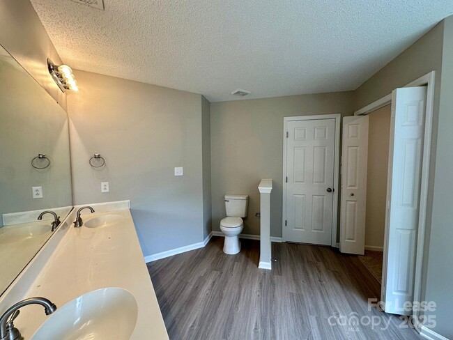 Building Photo - 13809 Stephendale Dr