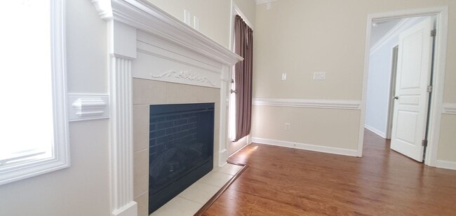 Building Photo - Townhouse  At West Park Place