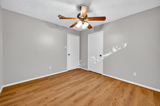 Building Photo - 9602 S Petersham Dr