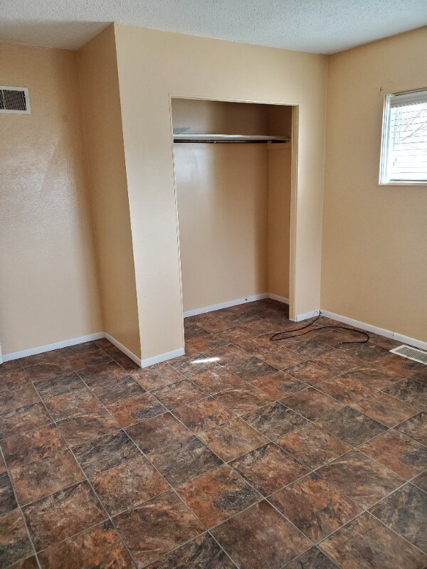 Building Photo - 202 11th St