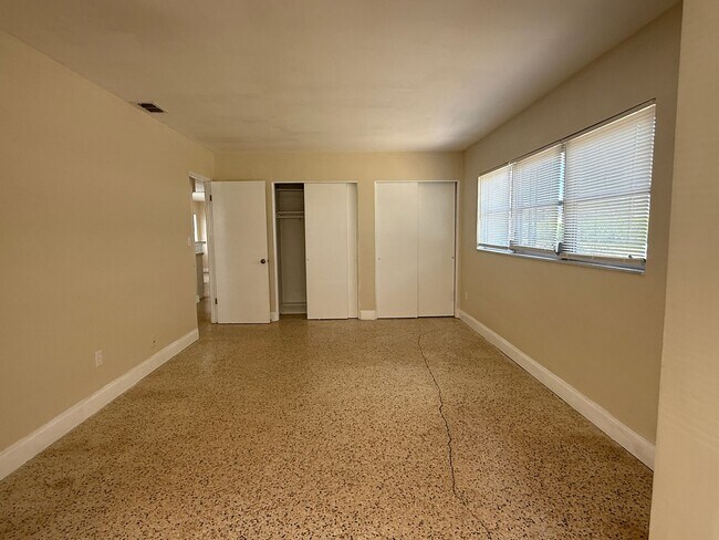 Building Photo - Tyrone single family home 2/1