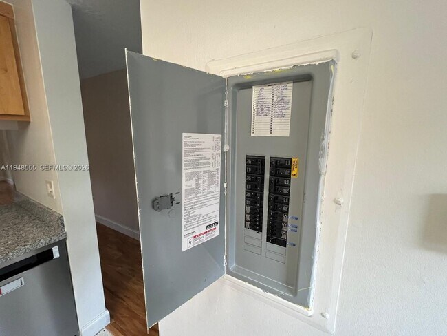 Building Photo - 252 City View Dr