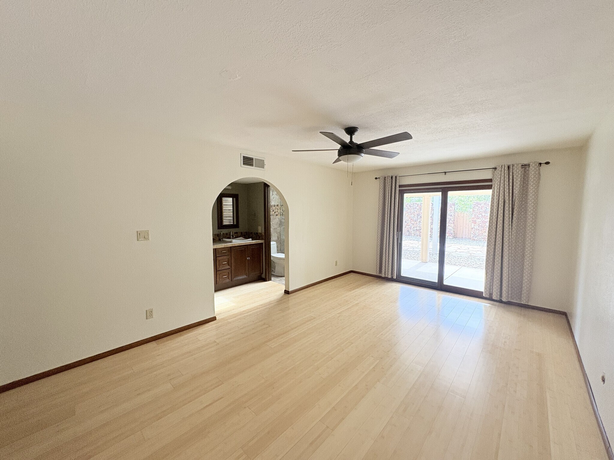 Building Photo - 1013 W Keating Ave