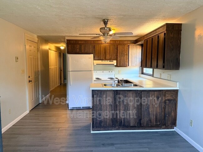 Building Photo - 184 Wyndale Dr