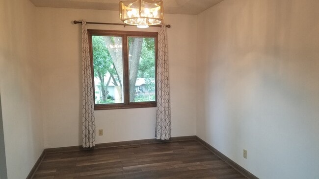 Building Photo - Split level with huge yard