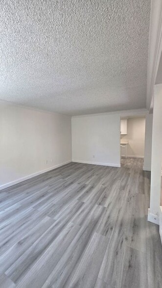 Building Photo - 1334 Engracia Ave