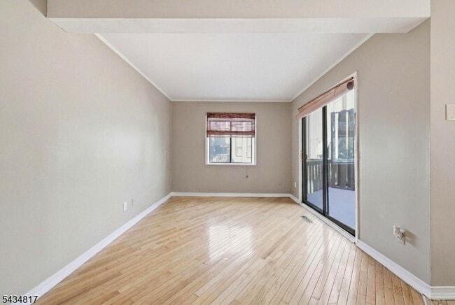 Building Photo - 15 Delbarton Ct
