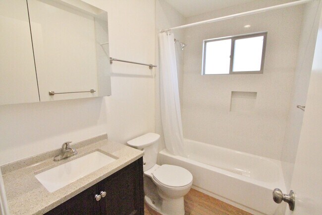 Building Photo - $3,990 - GORGEOUS FOUR BEDROOM HOME IN NOR...