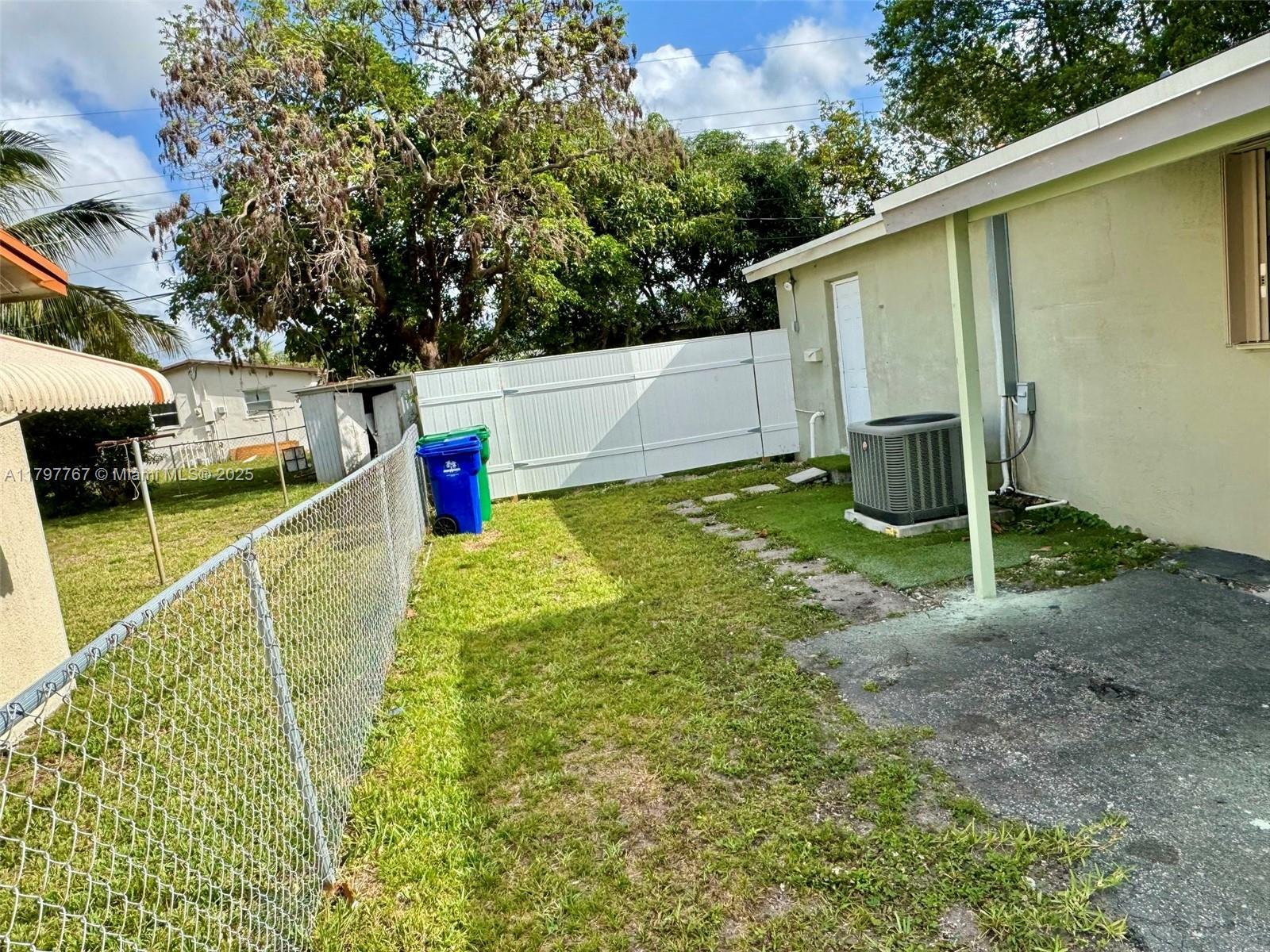 Building Photo - 7673 Plantation Blvd