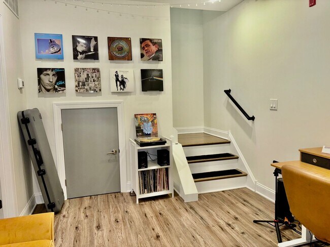 Building Photo - 511 Gorgas Ln