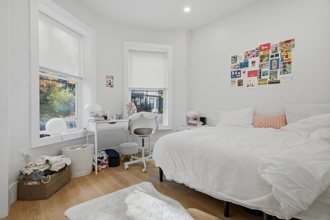 Building Photo - Giant 6 Bed in Mission Hill 9/1/26