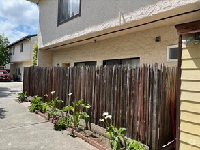 Building Photo - 119 Highland Ave