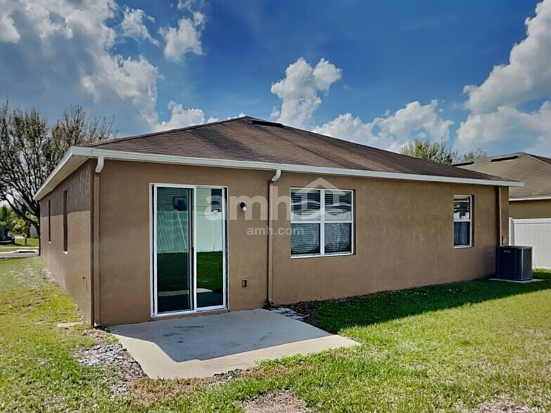 Building Photo - 11150 Running Pine Dr