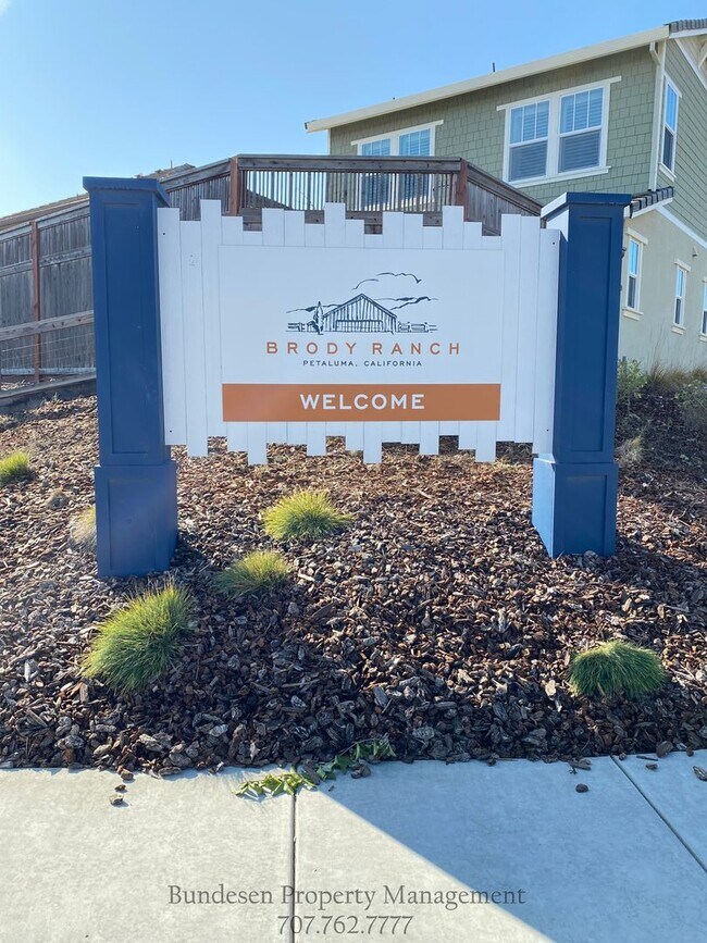 Building Photo - Updated 3rd-Floor Brody Ranch Home with Garage